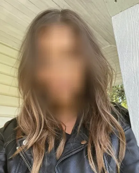 Andrea, 32