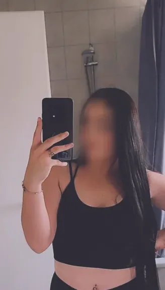 Emilia, 28