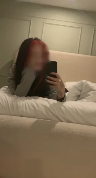 Isabella, 20