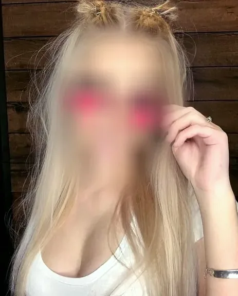 Karla, 32