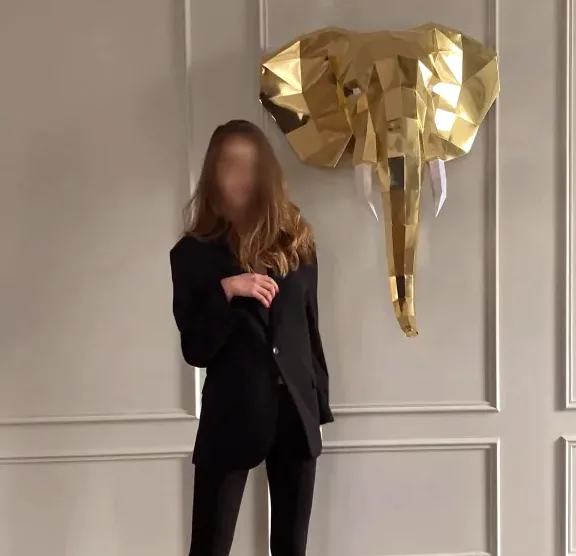 Rosa, 33