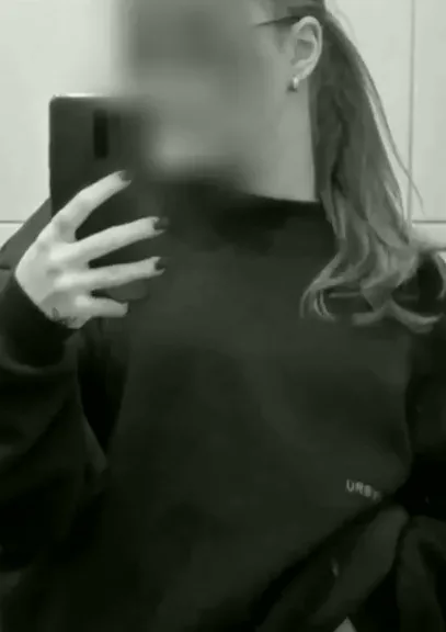 Simone, 19