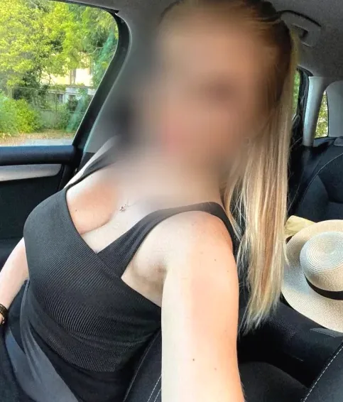 Sofia, 33